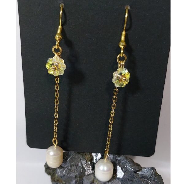 Boucles perles et cristaux fleurs