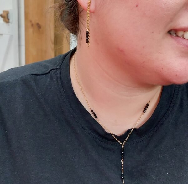 Collier en Y spinelle noire – Image 5
