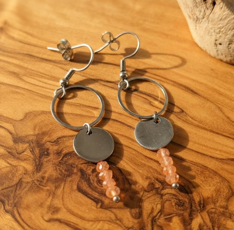 Boucles en pierre de soleil