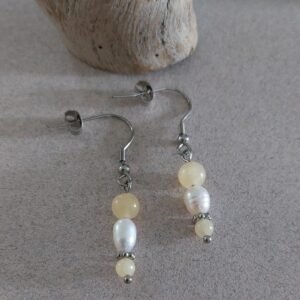 Boucles en calcite et perles