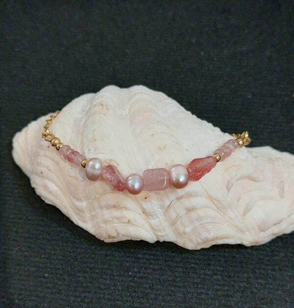 Bracelet quartz fraise et perles
