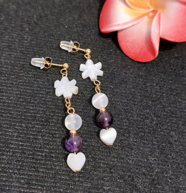 Boucles fleur et améthyste - Douceur intuitive et féminité – Image 3