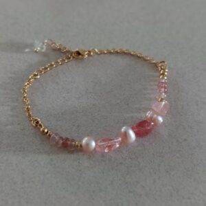 Bracelet quartz fraise et perles
