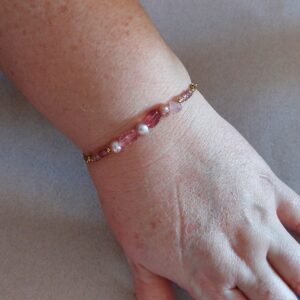 Bracelet quartz fraise et perles