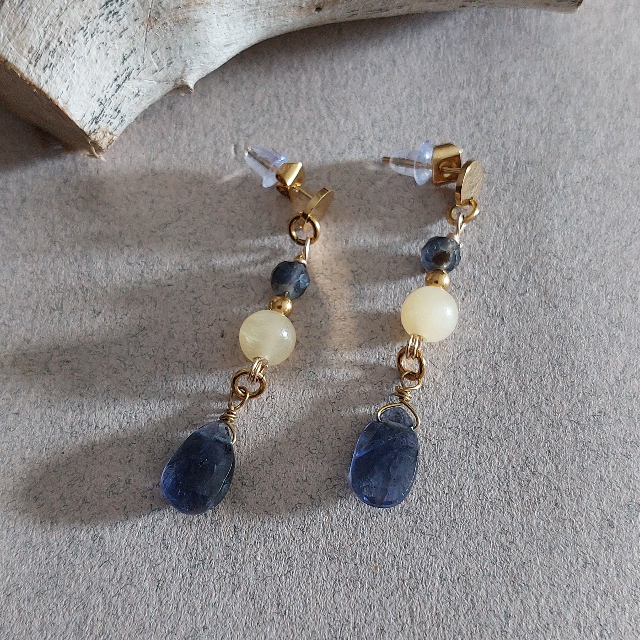 Boucles Alyra - Iolite calcite jaune