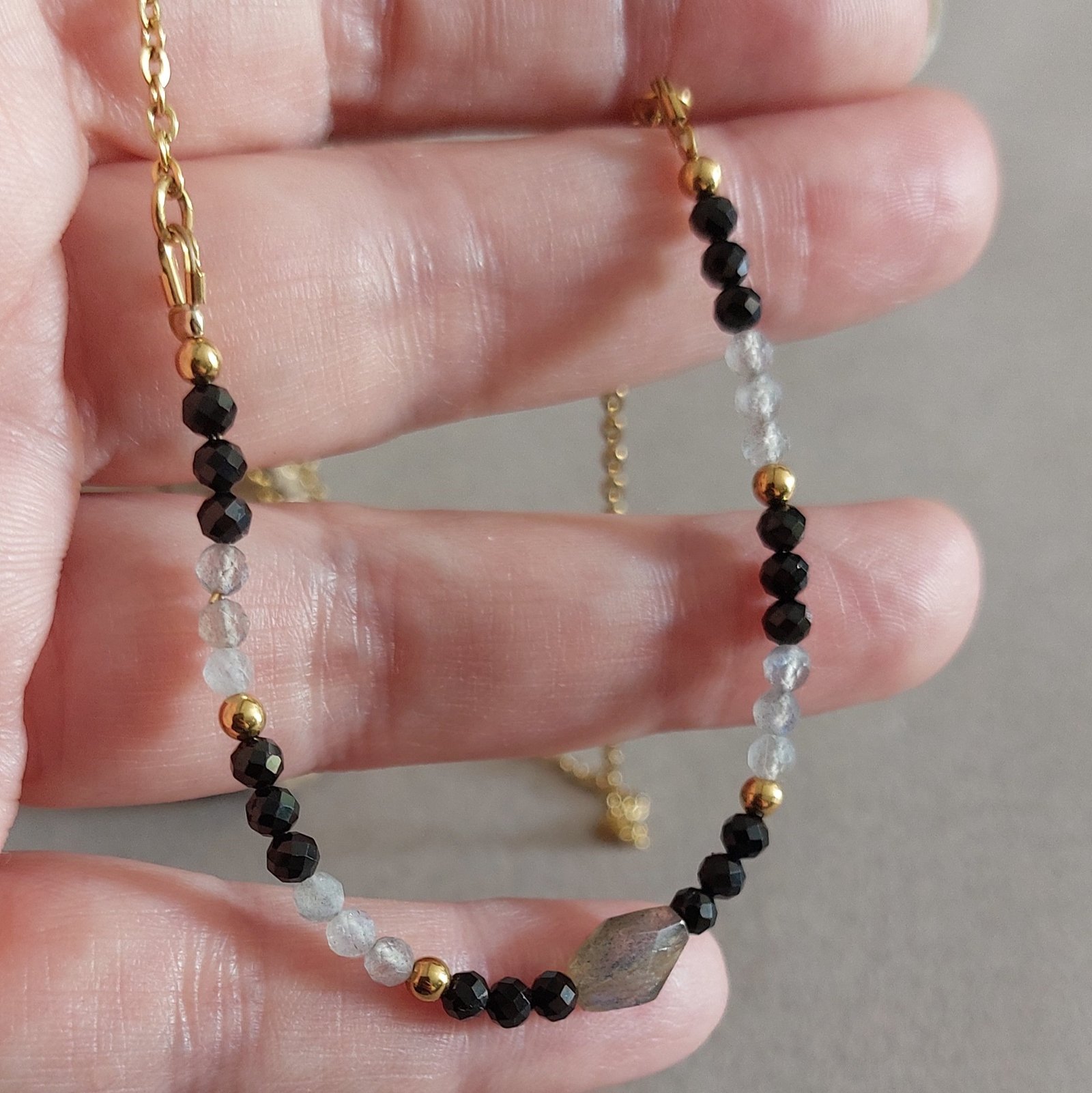 Collier Mélys ▪︎ Labradorite et spinelle – Image 3