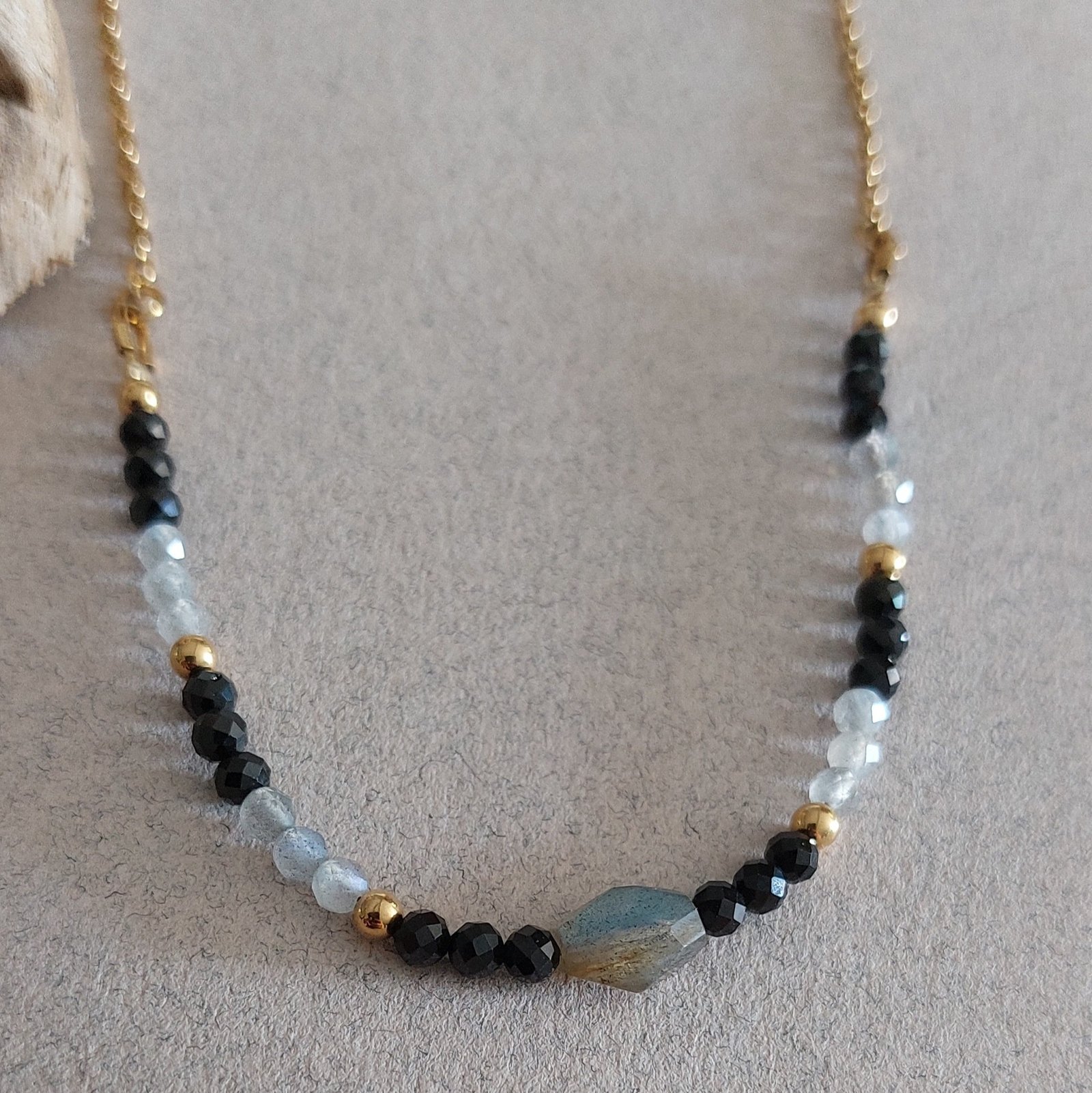 Collier Mélys ▪︎ Labradorite et spinelle – Image 4