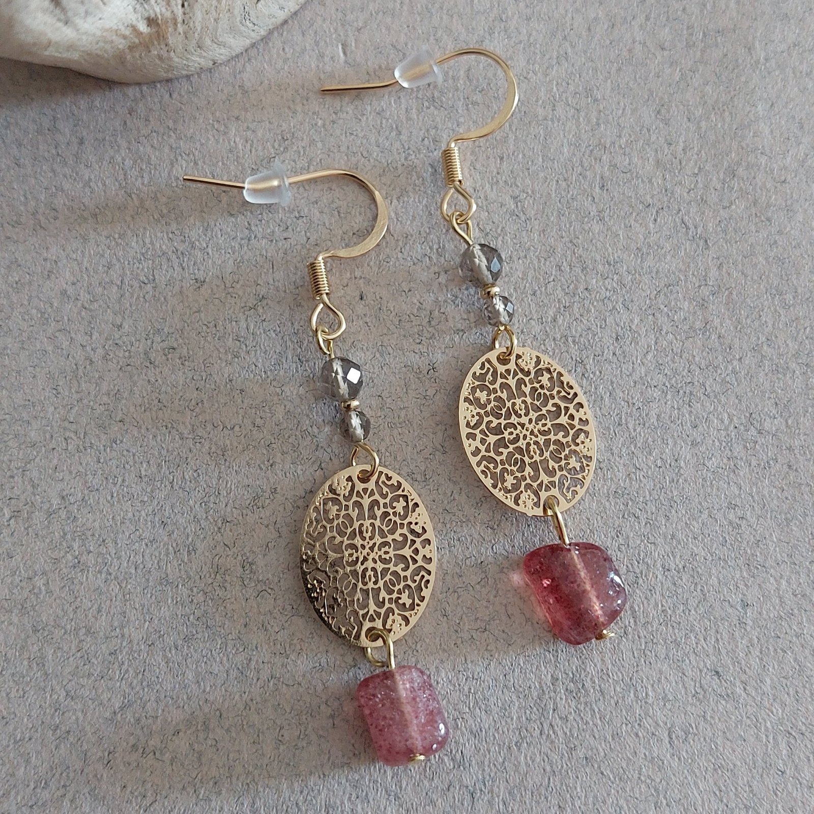 Boucles Rosélya ▪︎ Quartz fraise et fumé – Image 3